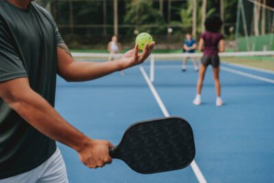 chan-thuong-co-tay-khi-choi-pickleball