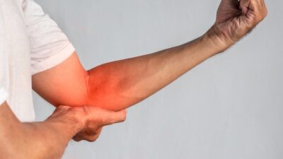 chan-thuong-khuyu-tay-khi-choi-golf-3